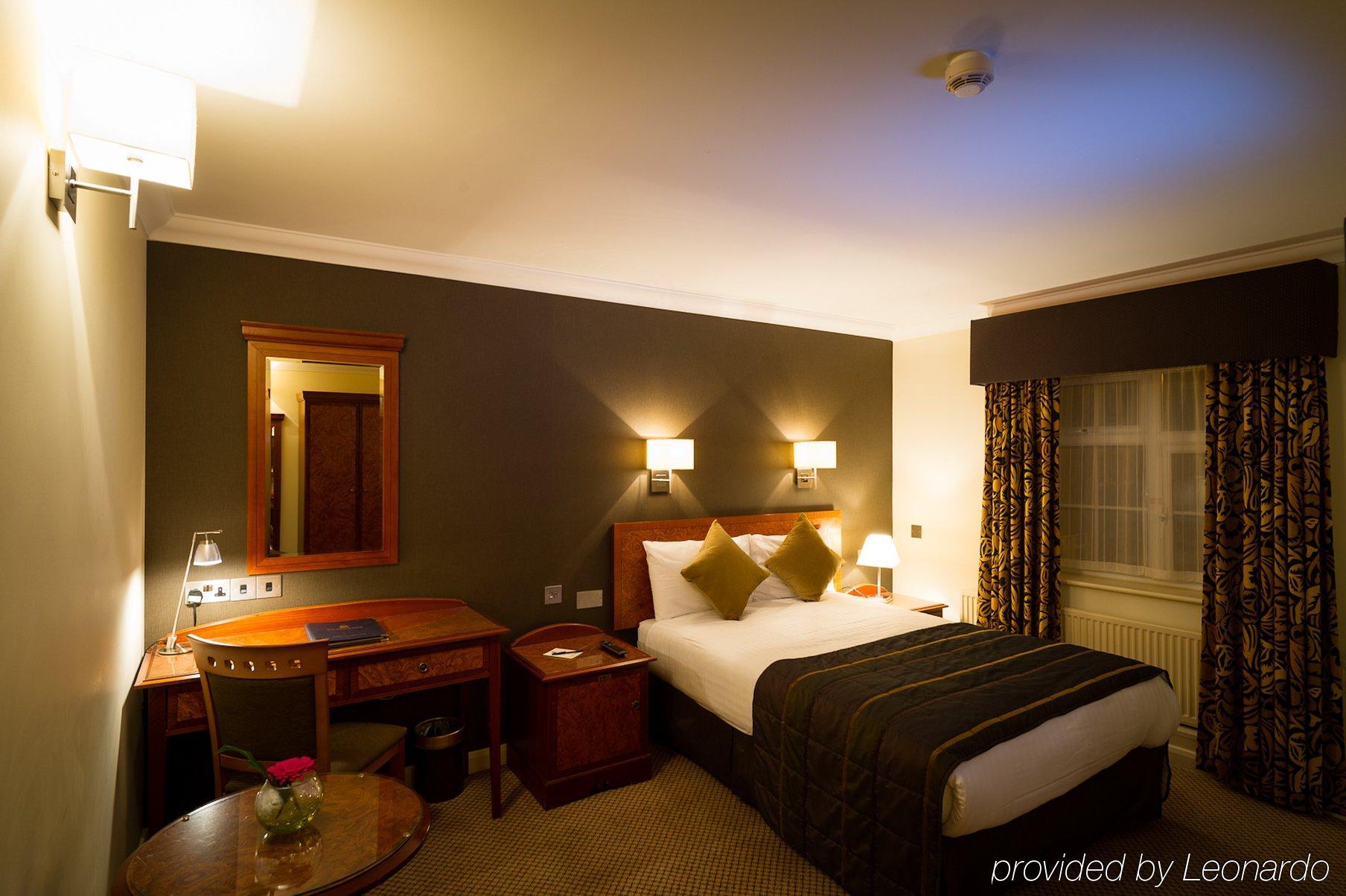 The Royal Chace Hotel Enfield Εξωτερικό φωτογραφία