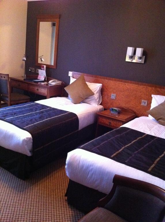 The Royal Chace Hotel Enfield Εξωτερικό φωτογραφία