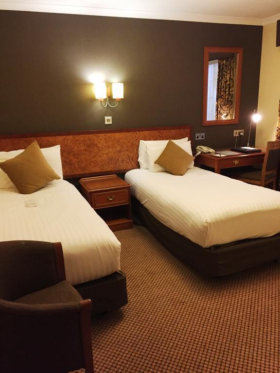 The Royal Chace Hotel Enfield Εξωτερικό φωτογραφία
