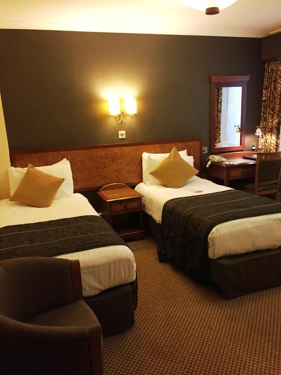 The Royal Chace Hotel Enfield Εξωτερικό φωτογραφία