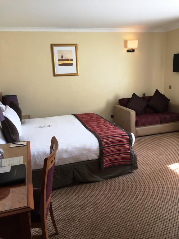 The Royal Chace Hotel Enfield Εξωτερικό φωτογραφία