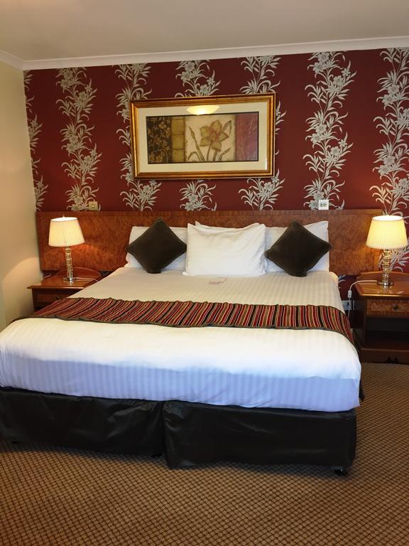 The Royal Chace Hotel Enfield Εξωτερικό φωτογραφία