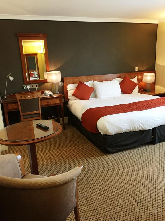 The Royal Chace Hotel Enfield Εξωτερικό φωτογραφία
