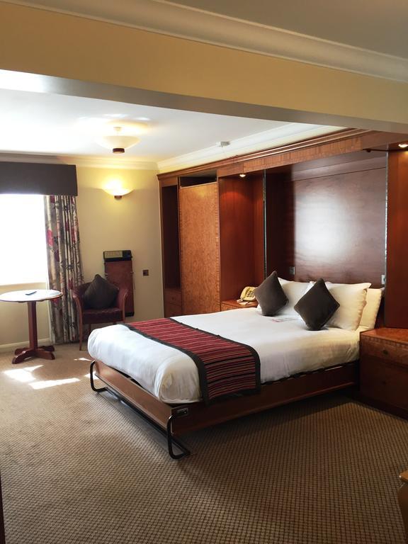The Royal Chace Hotel Enfield Εξωτερικό φωτογραφία