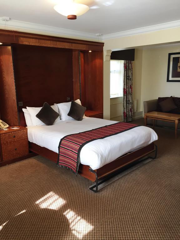 The Royal Chace Hotel Enfield Εξωτερικό φωτογραφία