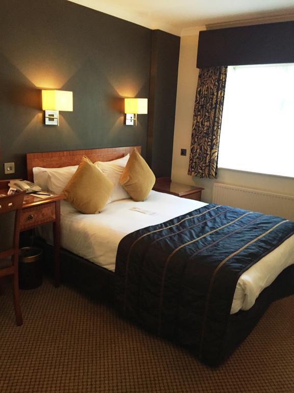 The Royal Chace Hotel Enfield Εξωτερικό φωτογραφία