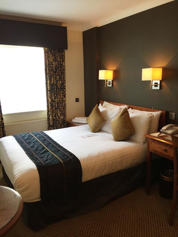 The Royal Chace Hotel Enfield Εξωτερικό φωτογραφία