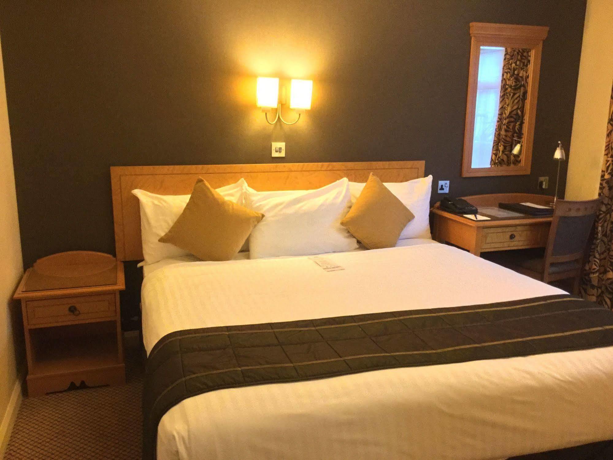The Royal Chace Hotel Enfield Εξωτερικό φωτογραφία