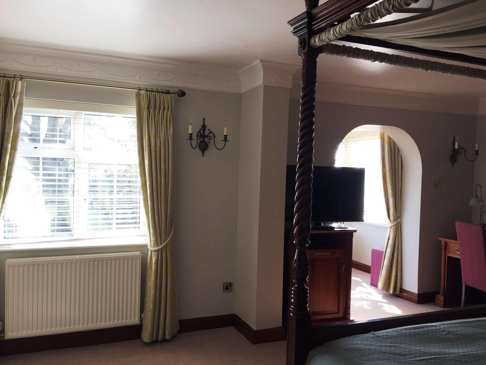 The Royal Chace Hotel Enfield Εξωτερικό φωτογραφία